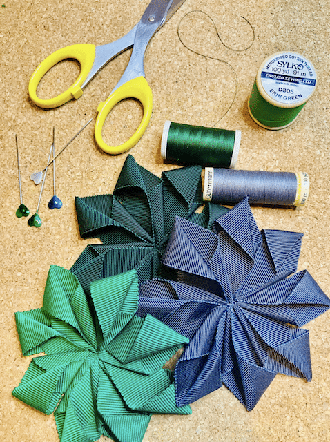Ribbonwork, Cockades